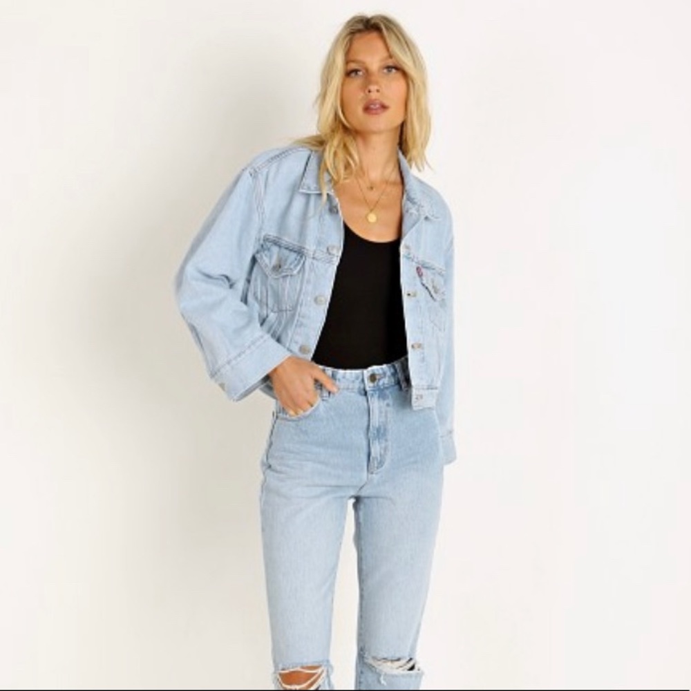 Levi's
Loose Sleeve Trucker Jacket